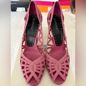 BCBG Girls Doble-K Strappy Heels in Roseberry Kid, 7.5M, GUC